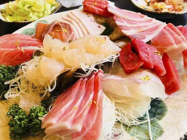 Restoranda taze deniz ürünleri.