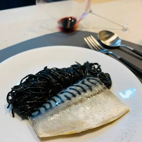 siyah kalamar soslu ve sebzeli