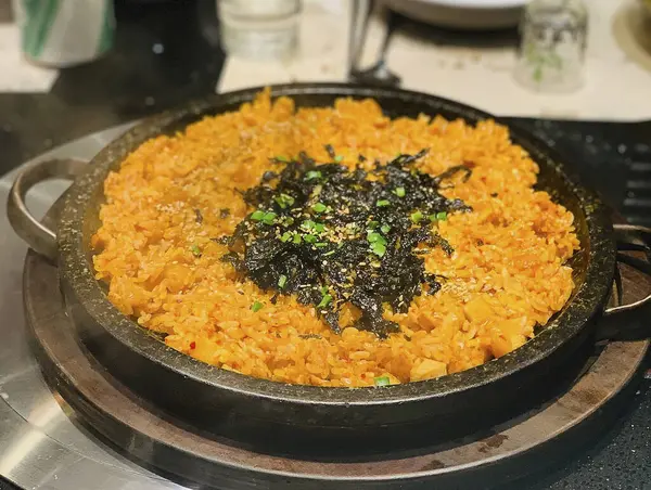 Lezzetli Asya yemeklerinin yakın görüntüsü