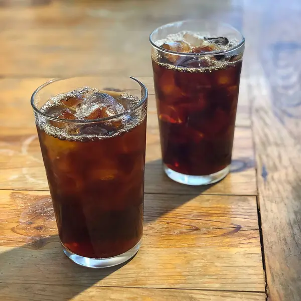 Buz ve soğuk içecek dükkanda.