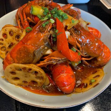 Lezzetli Asya yemeklerinin yakın görüntüsü