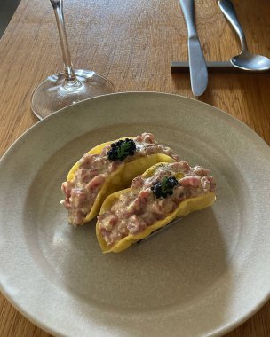 Kızarmış balığın mutfak fotoğrafı.