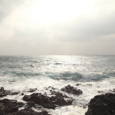 Tenerlife 'de deniz ve kayalar