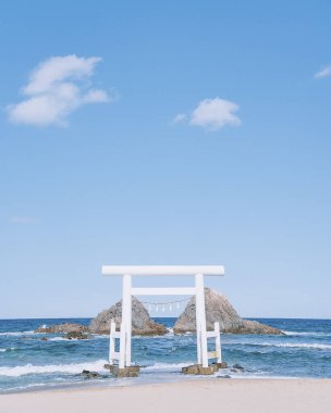 Şehrin ünlü plajının güzel bir manzarası.