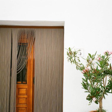 Modern bir evin içinde.