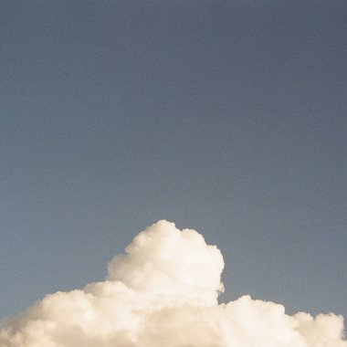 Bulutlu güzel mavi gökyüzü