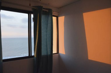 Penceresi ve penceresi olan bir pencere