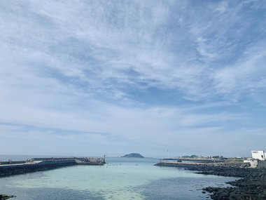 Deniz manzarası ve kumsal.