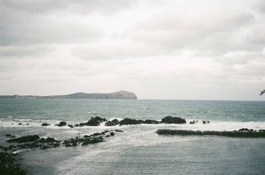 Sahil ve deniz manzarası