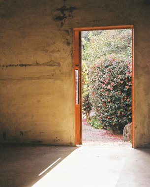 Şehirdeki eski pencere