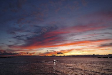 Akdeniz sahilinde gün batımı