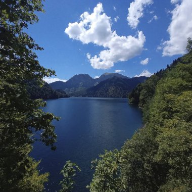 Gölün güzel manzarası