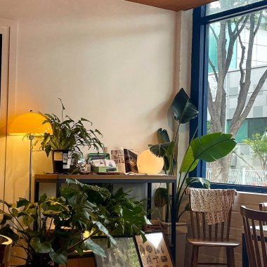 Modern bir otelin içinde.