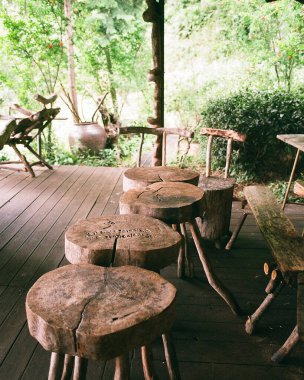 Parktaki ahşap bank