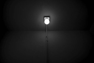 Duvarda boş spot ışıkları