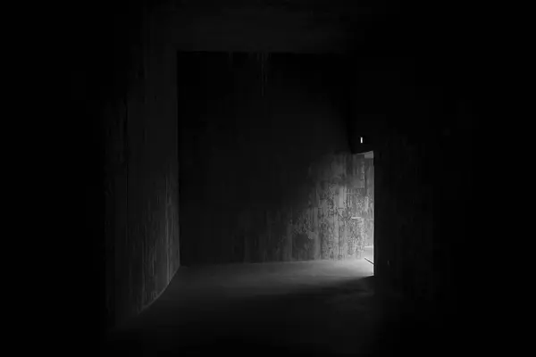 İçinde neon ışığı olan boş, soyut beton bir oda. Gece görüşü. Aydınlatılmış neon ışıkları, 3 boyutlu illüstrasyon.