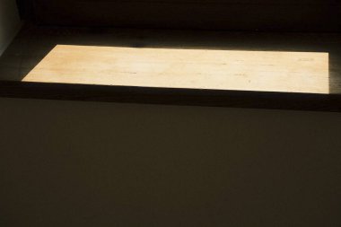 Pencereli ahşap duvar