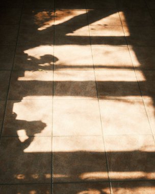 Gölgeli boş ahşap zemin