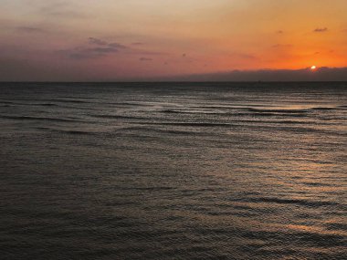 Denizde güzel gün batımı
