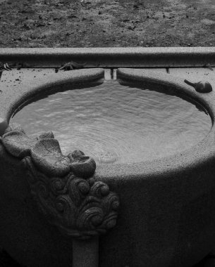 Şehirde eski bir taş