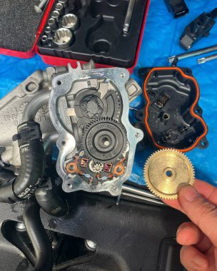 Bir araba motorunu kapat