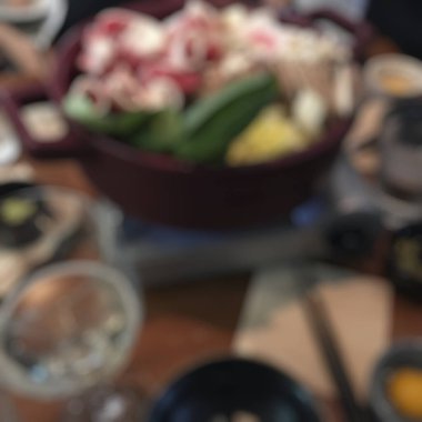 Çeşitli yiyecek ve içeceklerle bulanık bir arkaplan