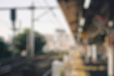 Tren istasyonunun bulanık görüntüsü