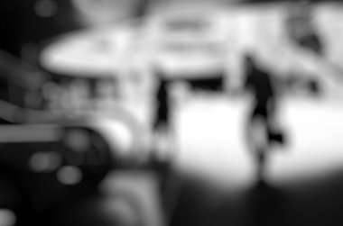 Garajdaki araba farları.