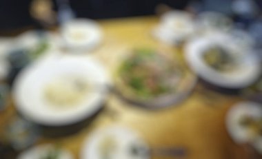 Akşam yemeği için bulanık yemek görüntüsü