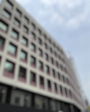 Modern binanın bulanık görünüm