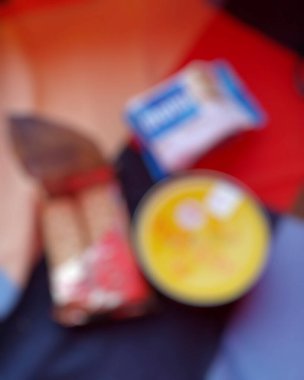 Masada bulanık kahvaltı.