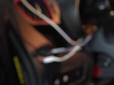 Arabanın farları arabada.