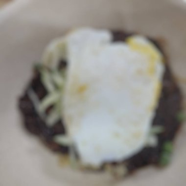 Domuz eti ve sebzeli sahanda yumurta