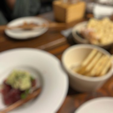 Bulanık görüş. Lokantadaki insanların geçmişleri bulanık..