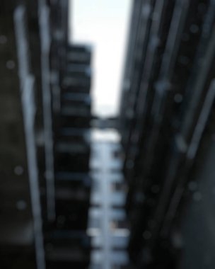 Metal borular ve su damlalarının soyut arkaplanı