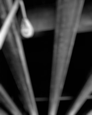 Metal bir borunun siyah beyaz fotoğrafı