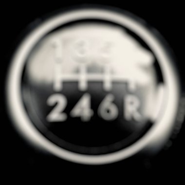 Bokeh ışıkları olan eski bir gösterge paneli