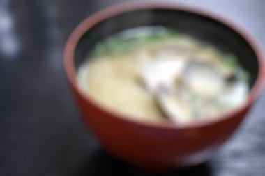 Bir bardak çay iç.