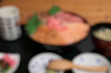 Japon yemek temalı suşi teması bulanık arkaplan
