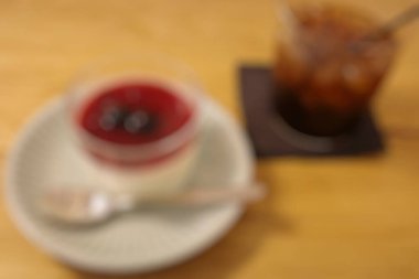 Çikolatalı lezzetli bir dondurmanın yakın çekimi.