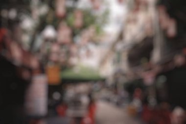 Sokaktaki insanların bulanık arkaplanı