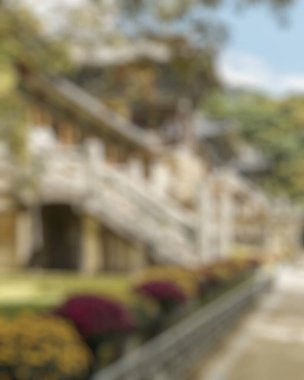 Modern bir binanın bulanıklığı.