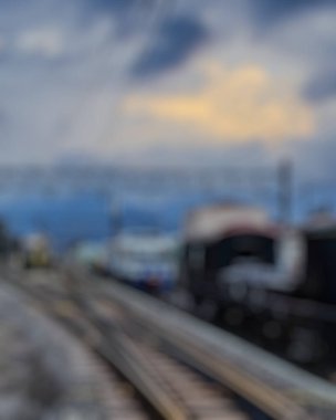 Şehirdeki tren rayları.