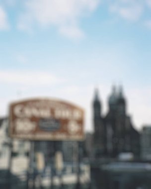 Filipinler 'de bulanık, eski şehir binaları arka planında antika bina gibi bir konsept var.