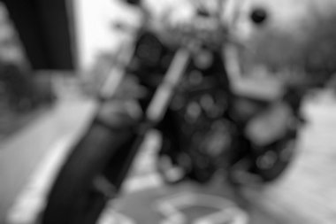 Parktaki bisikletin bulanık arka planı