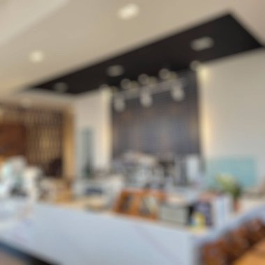 Kafenin arka planı bulanık.