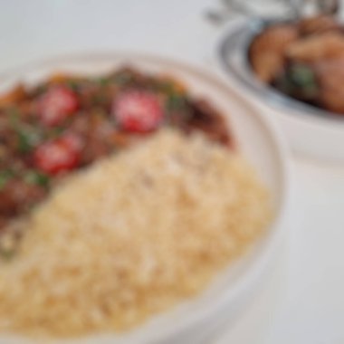 Restoranda pirinç ve sebze bulanıklığı.