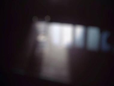 Siyah arkaplanın beyaz ve koyu renkli soyut arkaplanı