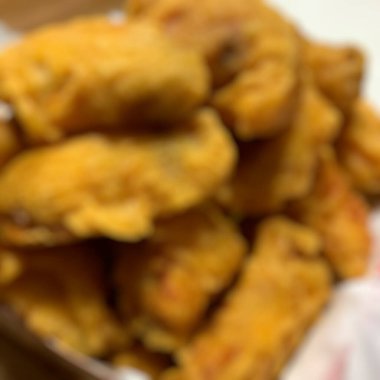 kızarmış tavuk budu sos ile