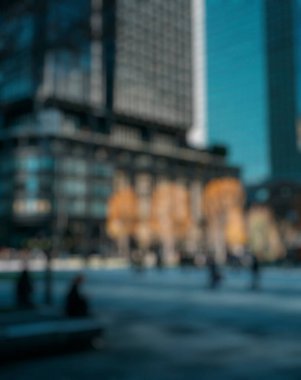 Şehirdeki insanların bulanık arkaplanı